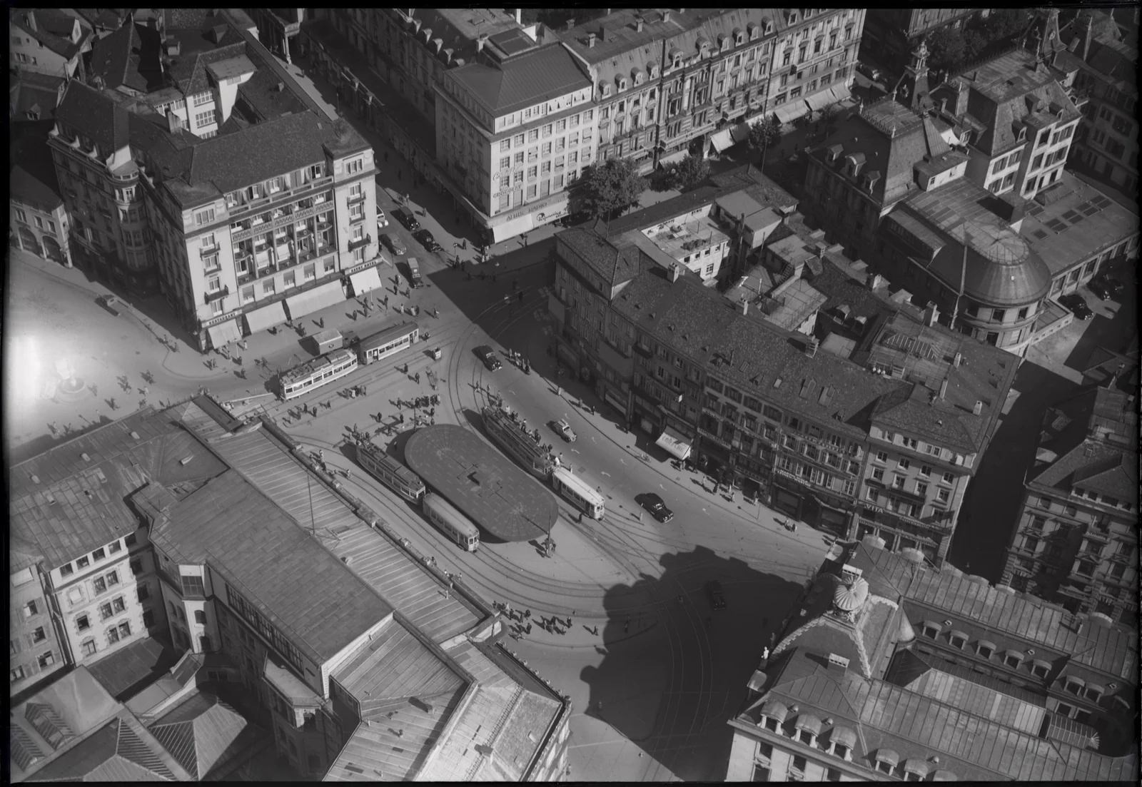 Paradeplatz Zürich aus der Luft, 28. April 1948 — Stadtbild zur Zeit von Felix Somarys letzter Lebensphase (Tod 1956 in Zürich)